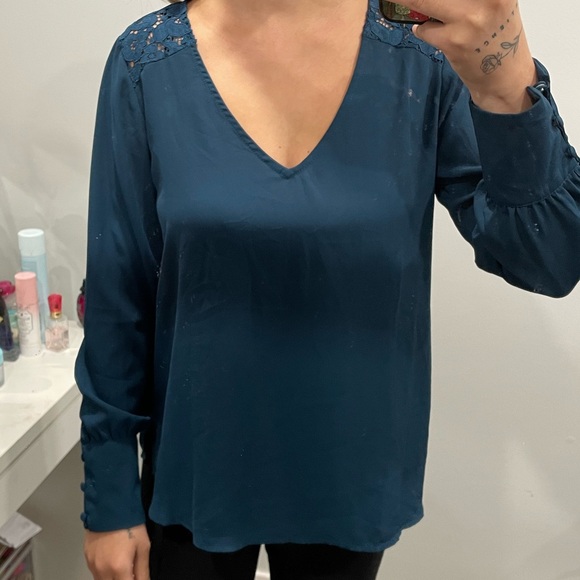 Teal Blouse with Lace Detailing. - Picture 3 of 3